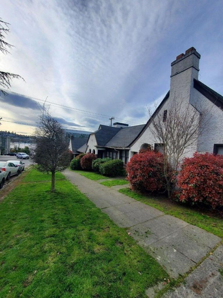 Charming English Tudor Lake union Seattle UW downtown image