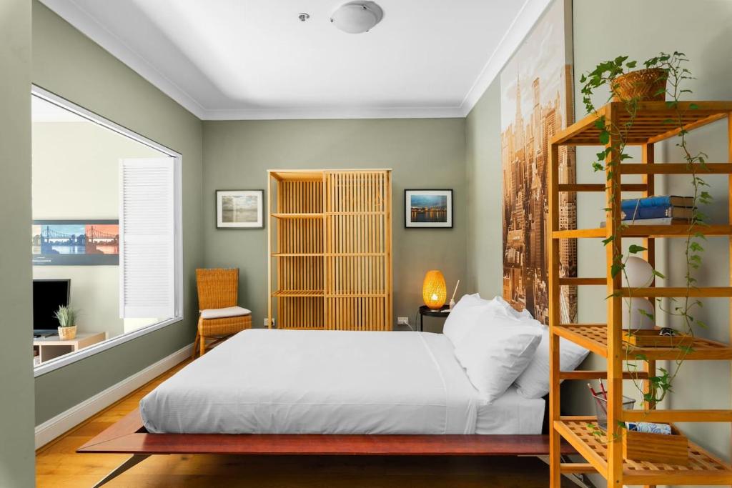'Laube 105' Modern Inner-city Sanctuary with Balcony photo 1