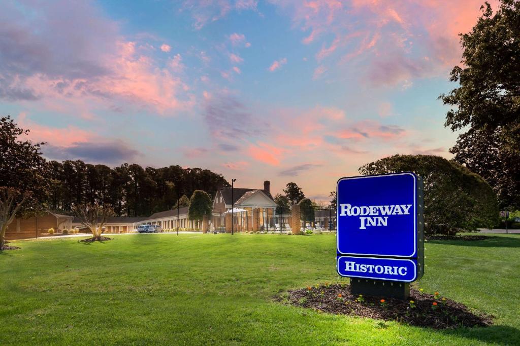 Rodeway Inn Historic image