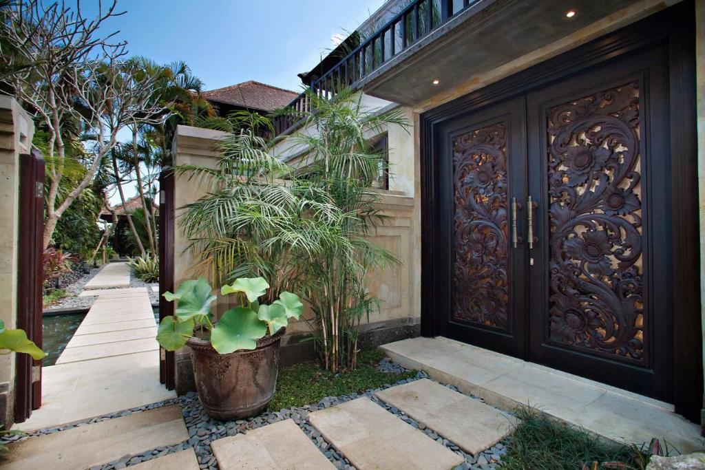 Sundara Oceanside Villa - Tap to explore photos