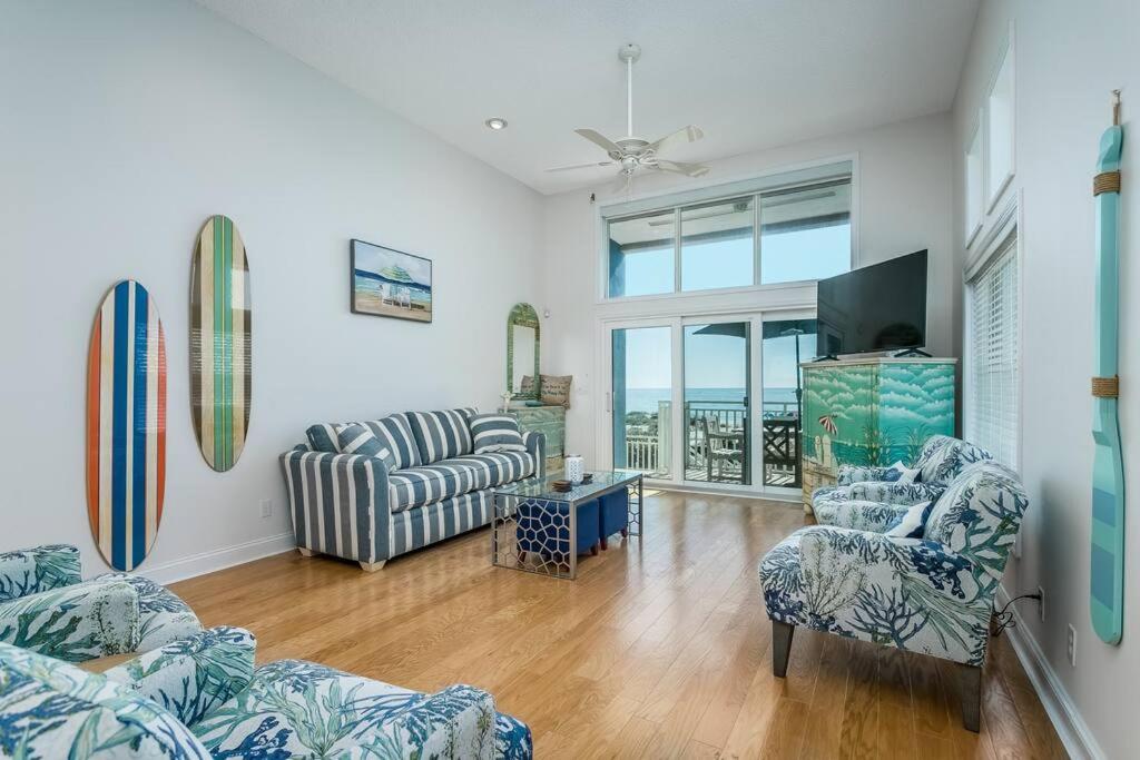 Sun-drenched Townhome on beautiful Madeira Beach! image