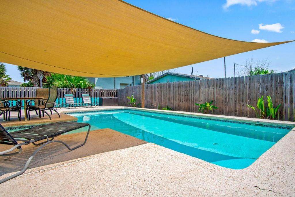 Blue Horizon - Pet Friendly! Private Pool! image