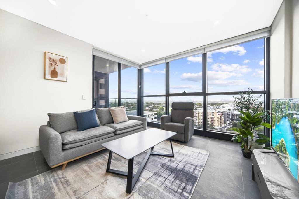 City&Bridge View 2 Bed+Study in Homebush photo 2