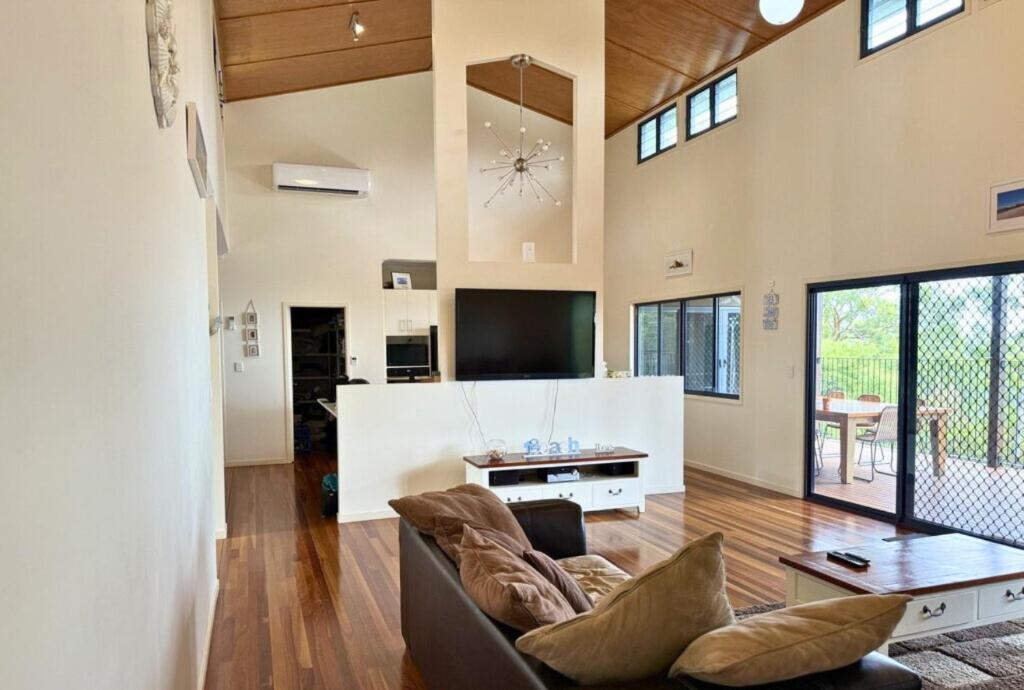 Our Beach House Kingfisherbay - Tap to explore photos