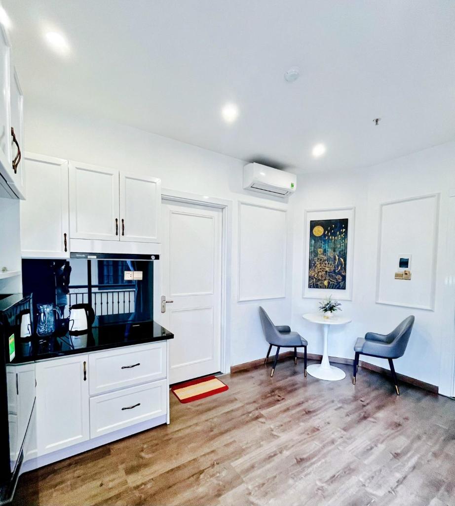 White House Hotel & Apartment