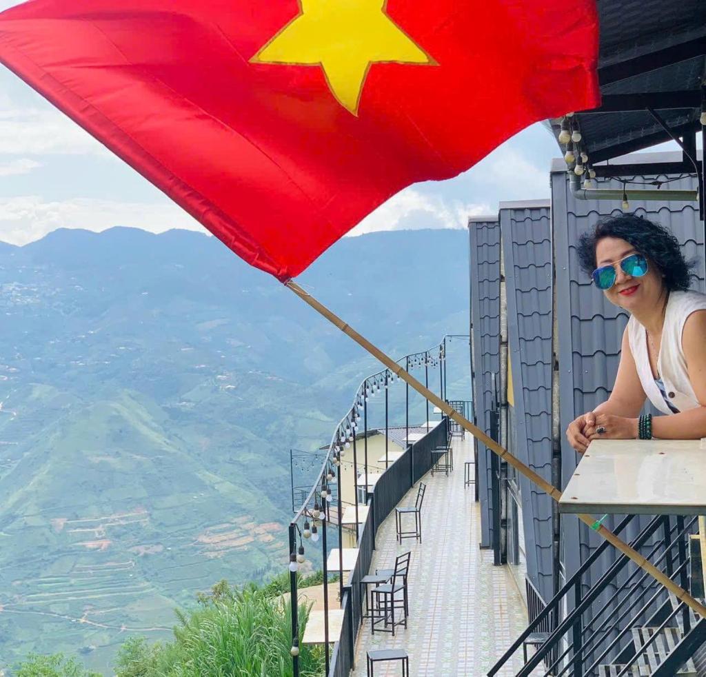 Mây House – Sống Lưng Khủng Long