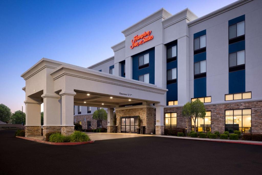 Hampton Inn & Suites Manteca image
