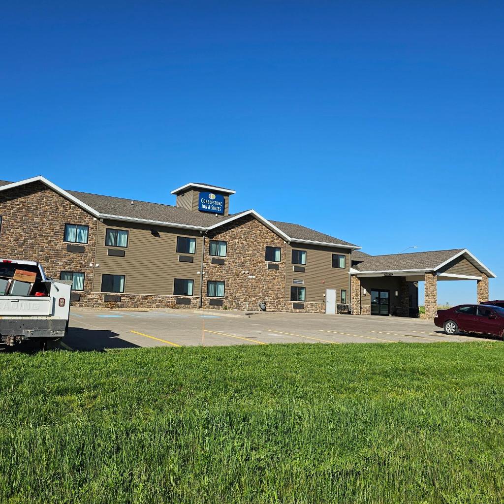 Cobblestone Inn & Suites – Manchester image