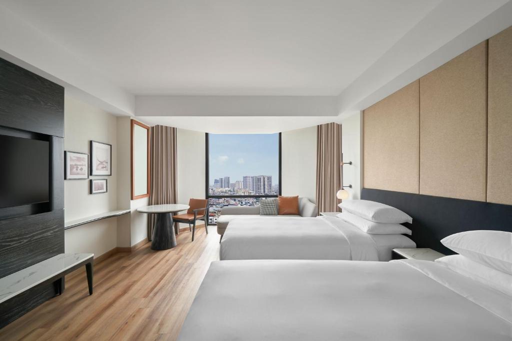 Crowne Plaza West Hà Nội