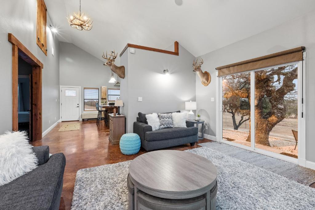 Winnie's Place 2 Bedroom Home by Redawning image