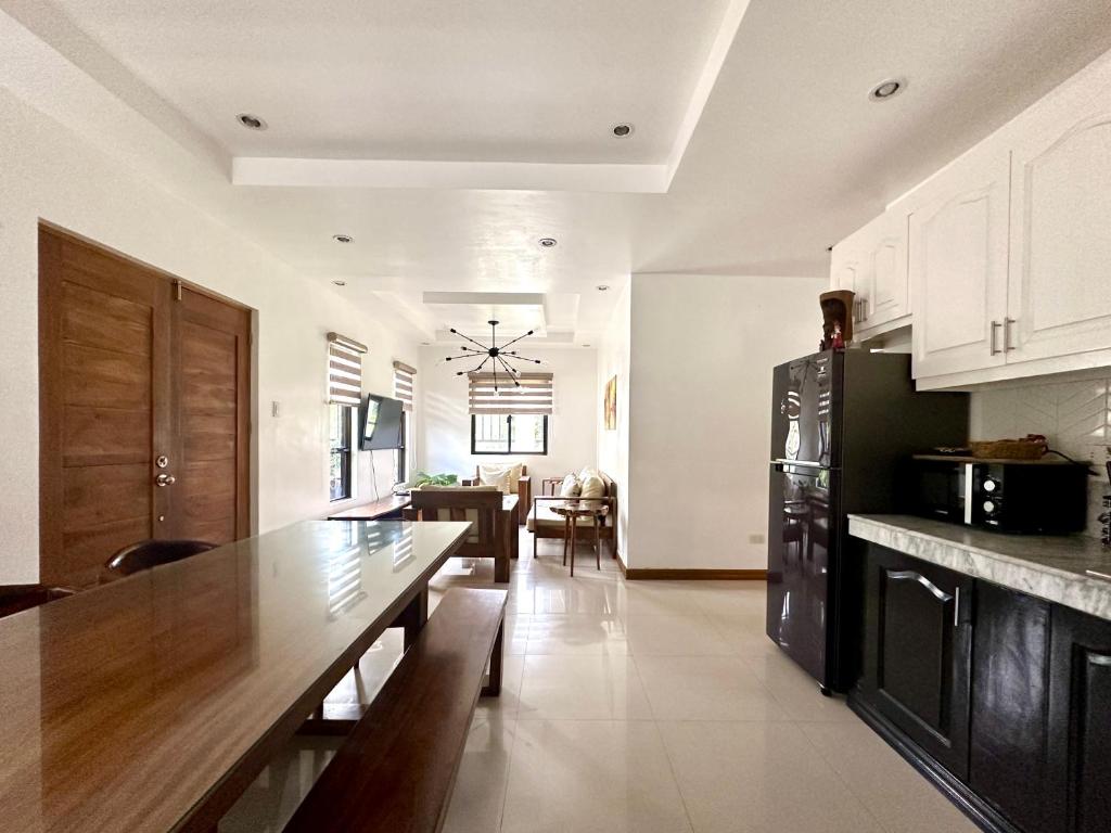 Bella Homes 6BR 4Bath near Rotunda 2 Big Units - Tap to explore photos