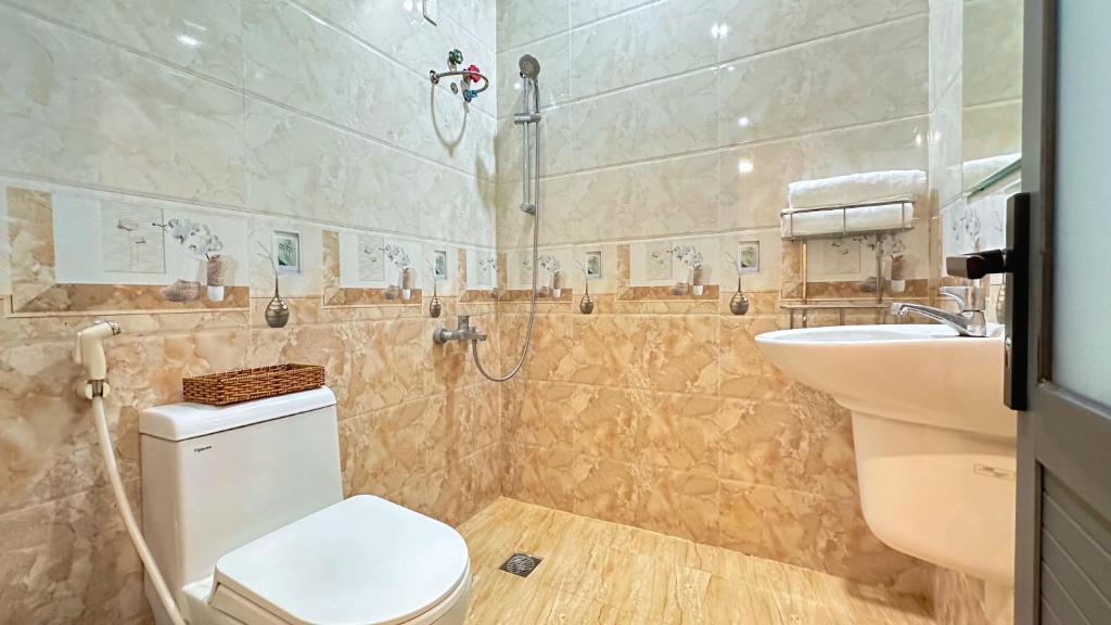 TULA'S HOTEL & APARTMENT