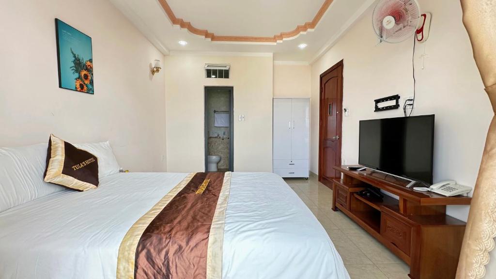 TULA'S HOTEL & APARTMENT