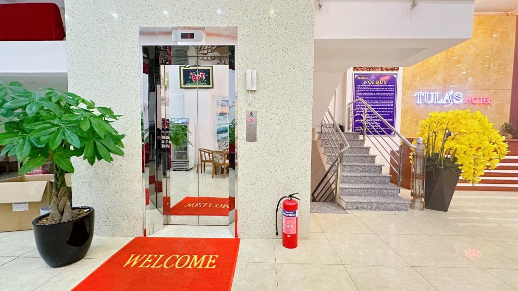 TULA'S HOTEL & APARTMENT