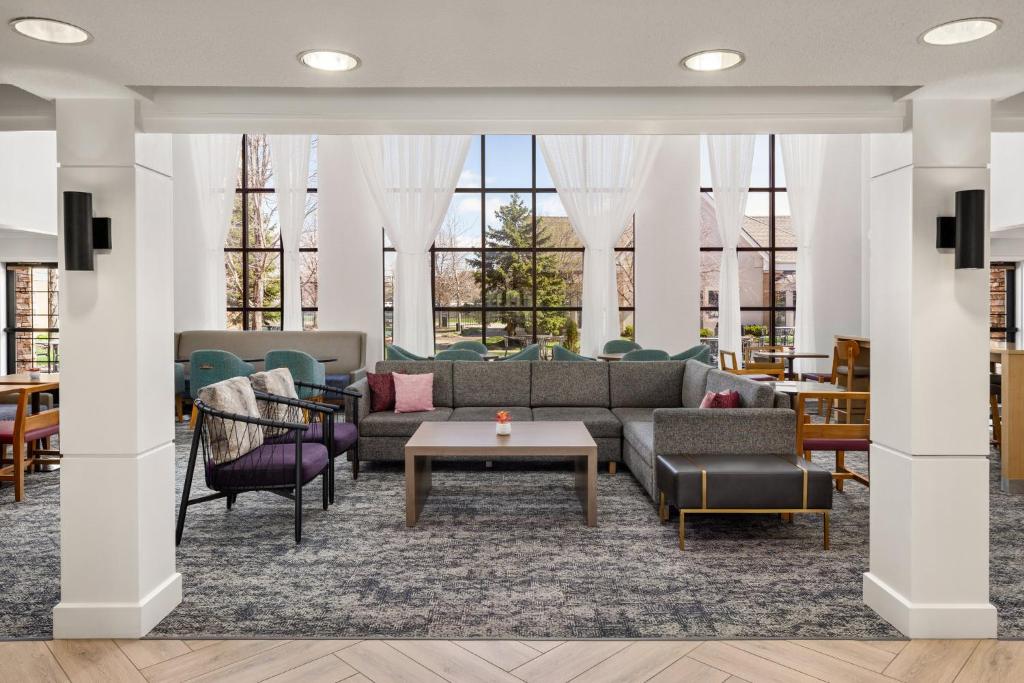 Staybridge Suites MPLS-Maple Grove/Arbor Lakes, an IHG Hotel image