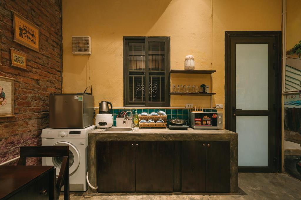 Ancient 3 bedroom apartment in the center of the old town