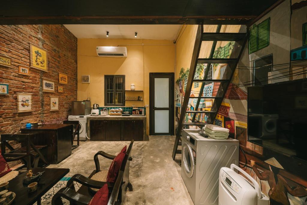 Ancient 3 bedroom apartment in the center of the old town