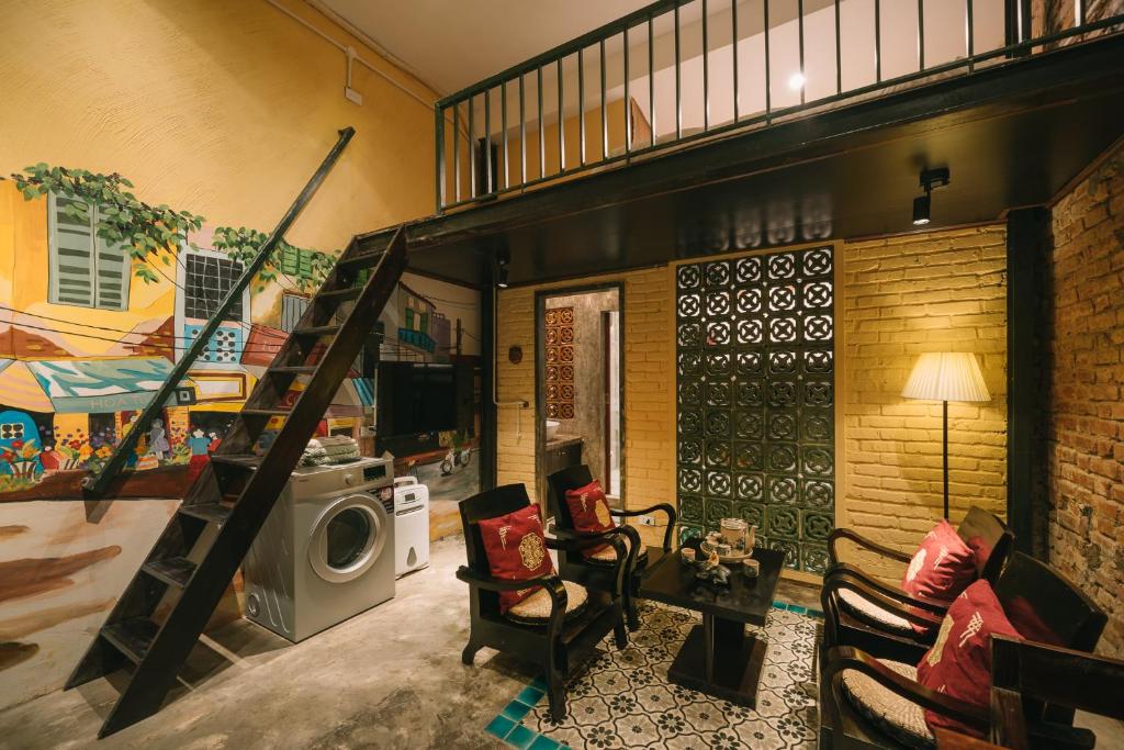 Ancient 3 bedroom apartment in the center of the old town