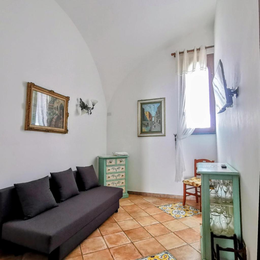 Cortile di San Leo - Tap to explore photos