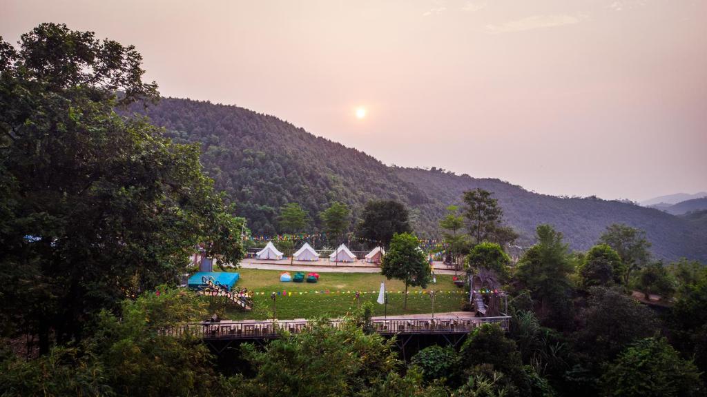 Khu du lịch sinh thái Cỏ Lau Village