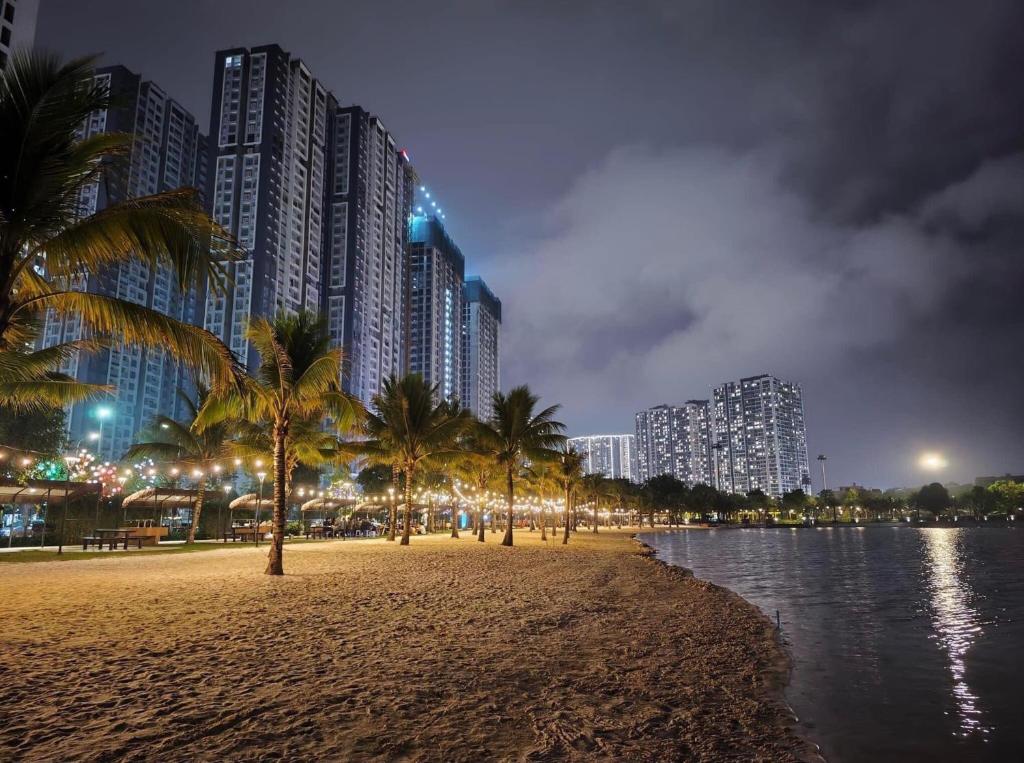 Phòng tại Vinhomes Smart City nội thất cao cấp, tầng trung, ban công thoáng