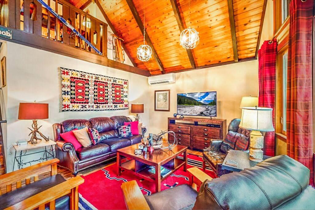 Cottonwood Chalet image