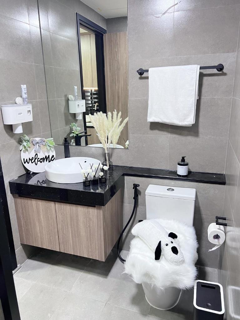 Luxury Delasol Studio- Free Infinity Pool- Near District 1- T-HOUSING