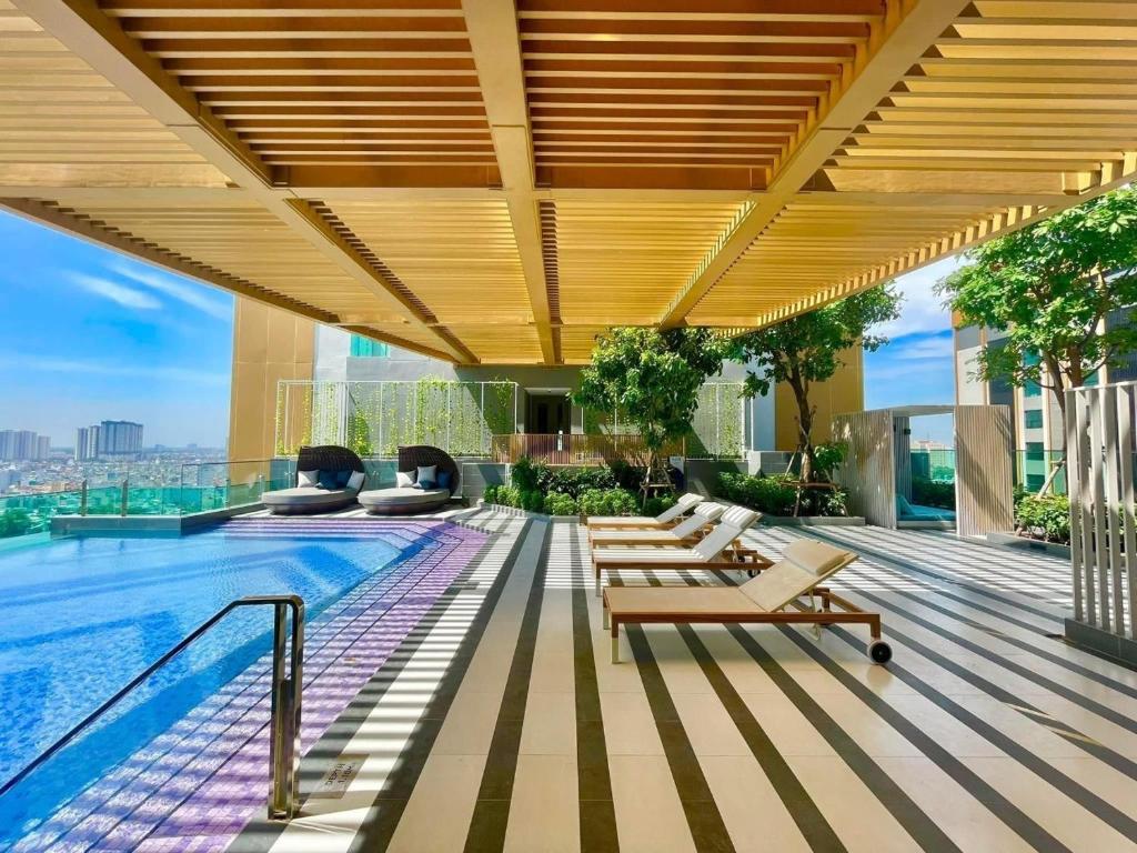 Luxury Delasol Studio- Free Infinity Pool- Near District 1- T-HOUSING