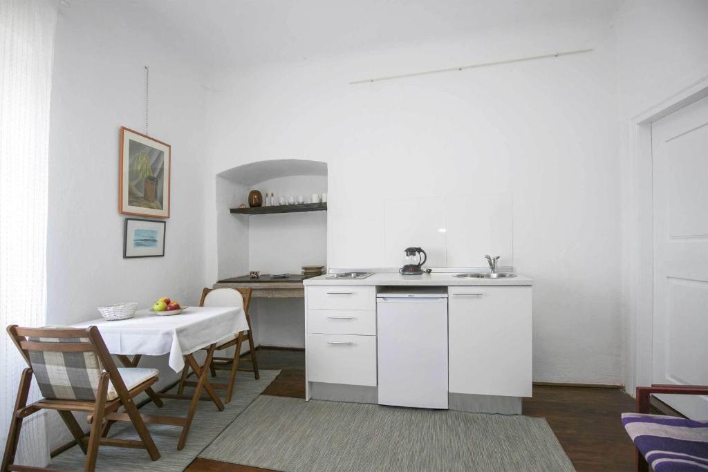 Nick's Old Town Apartment photo 3