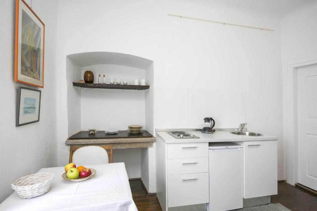 Nick's Old Town Apartment photo 4