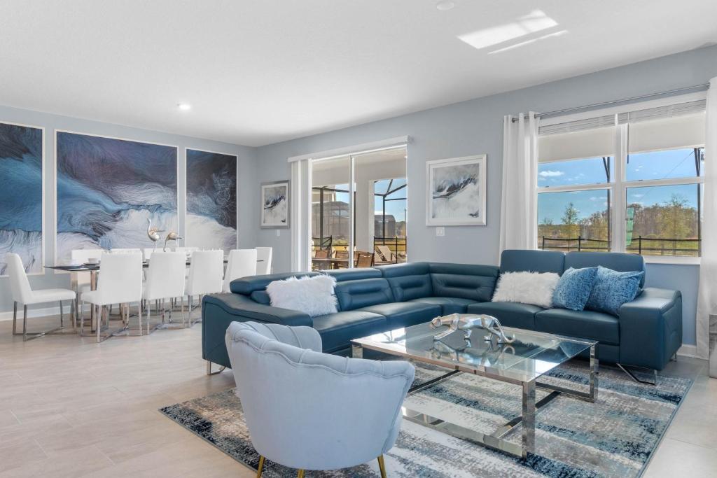 9 Bedroom- 5 Bathroom Storey Lake 4396 Qs image