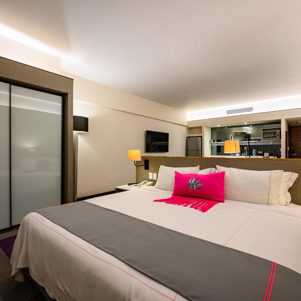 Las Suites Campos Eliseos - Tap to explore photos