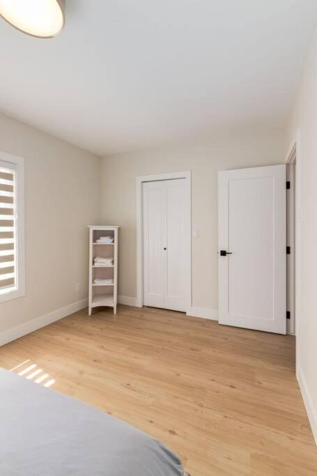 Pet Friendly & Accessible, 4 Beds - Tap to explore photos