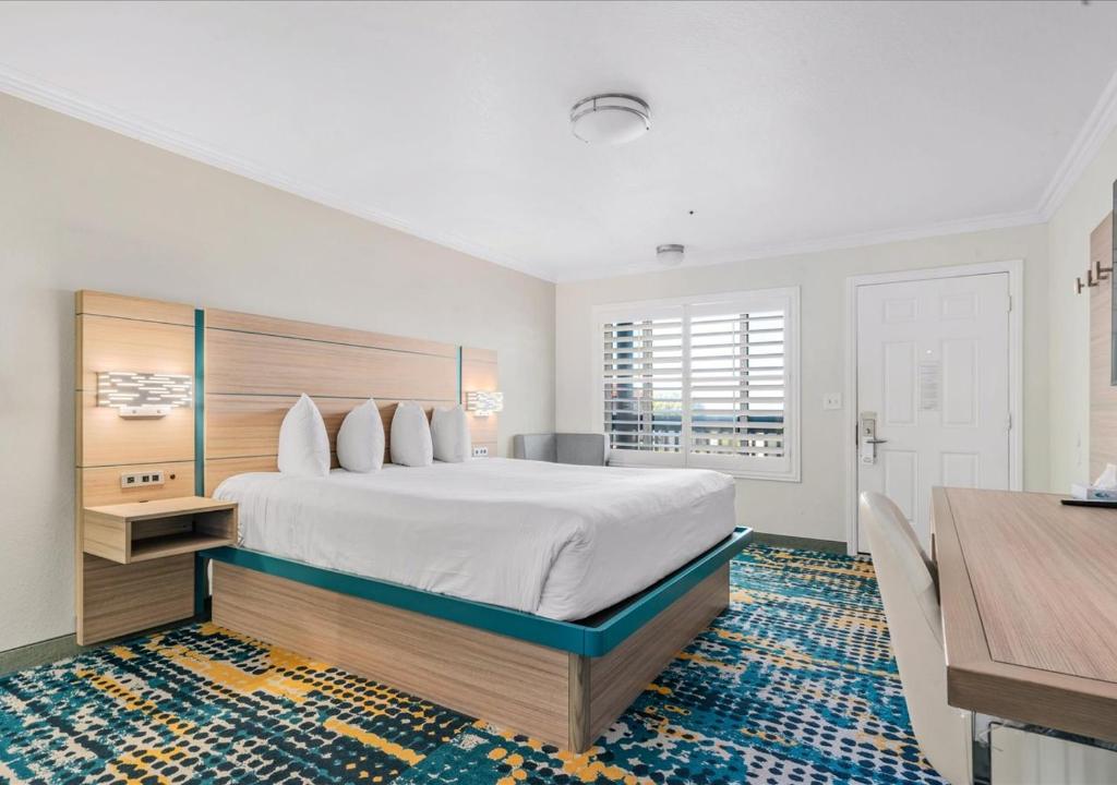 Pacific Shores Inn image