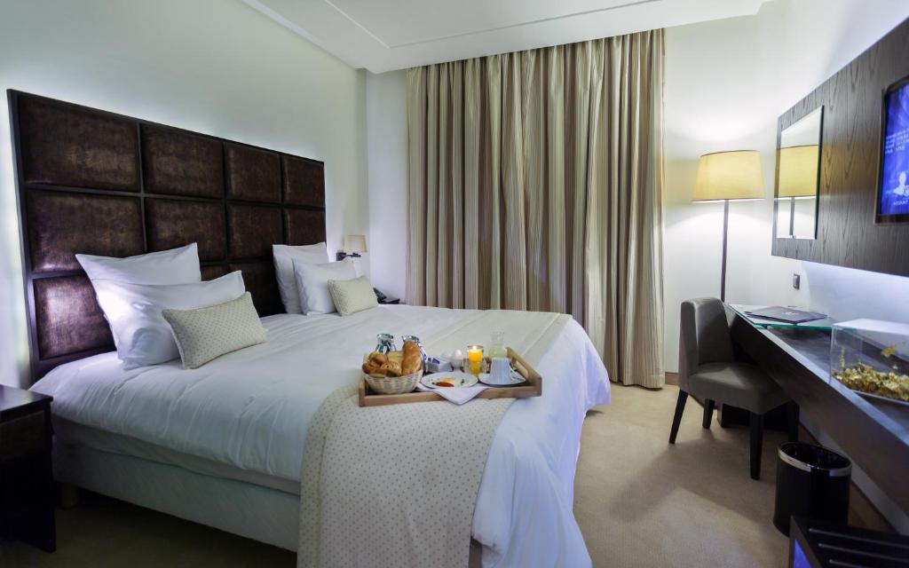 Двухместный (Улучшенный двухместный номер с 1 кроватью), Business Hotel