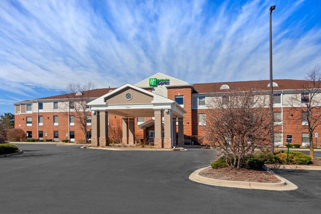 Holiday Inn Express Hotel & Suites Chicago-Algonquin, an IHG Hotel image