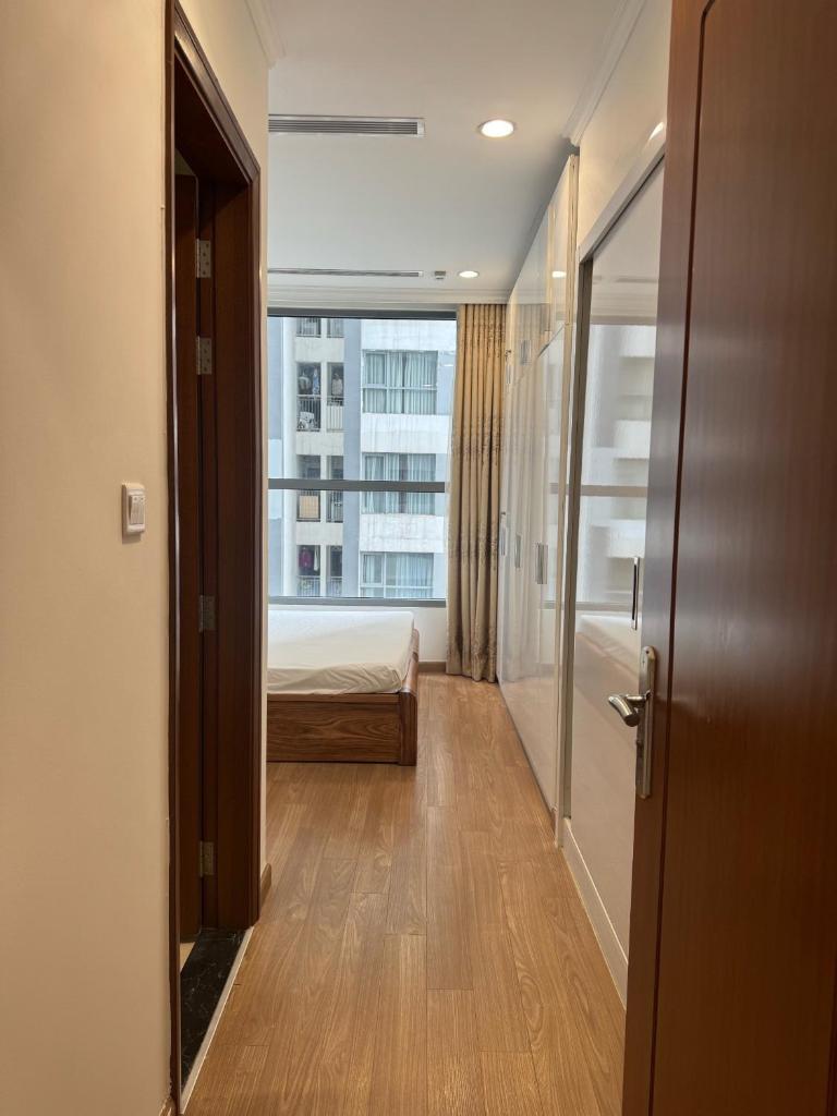 Lynhzz Housing-VinhomesTimes City- 2 BR-P10