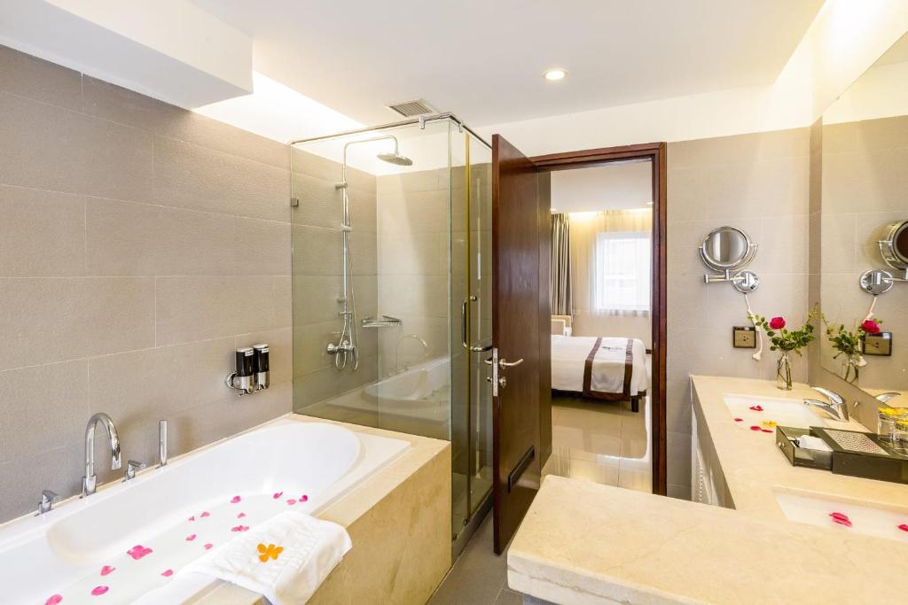 Hồng Hà Hotel HN - by BAY LUXURY