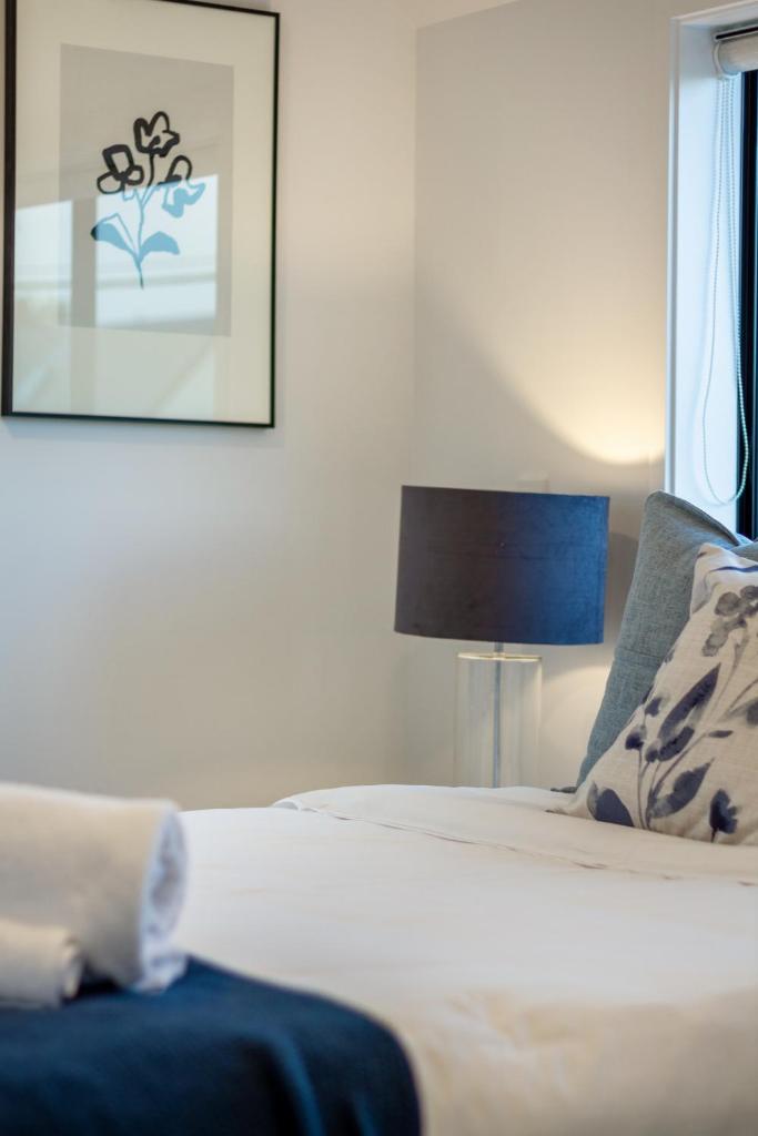 Explore Addington and CBD 1 bed w/carpark