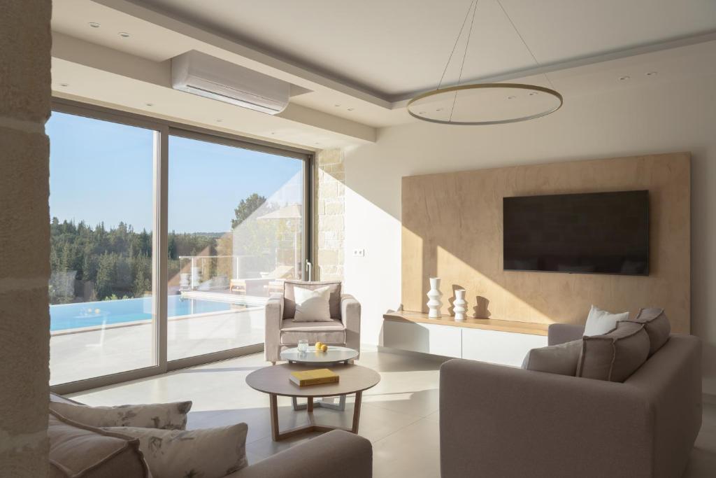 Reflection Villa, Heated Pool & Absolute Seclusion, By ThinkVilla - Tap to explore photos