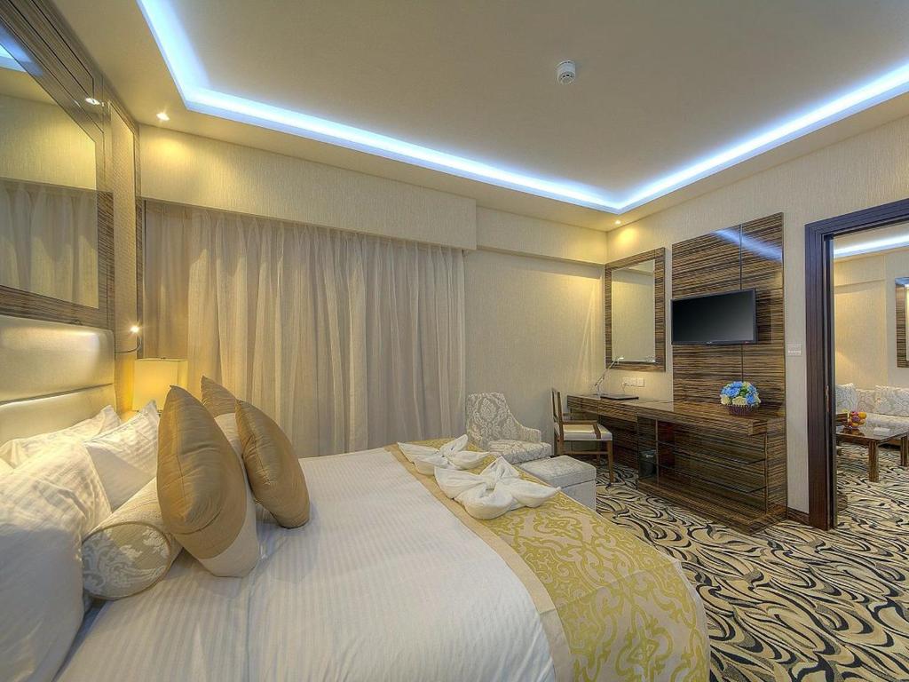 Сьюит (Люкс «Престиж»), Отель Orchid Vue Hotel