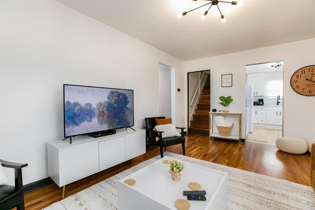 Shamrock 99: Charming Family Home 1.5 Miles From Notre Dame image