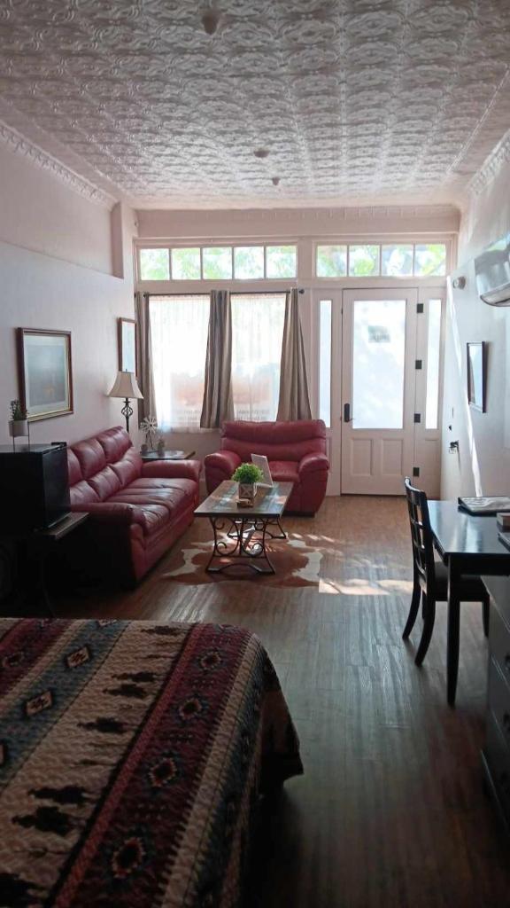 Katie's Cozy Suites image