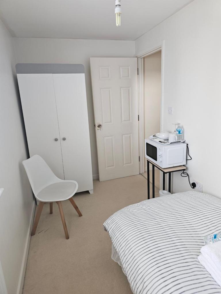 Extra Large Bedroom Dartford - Tap to explore photos