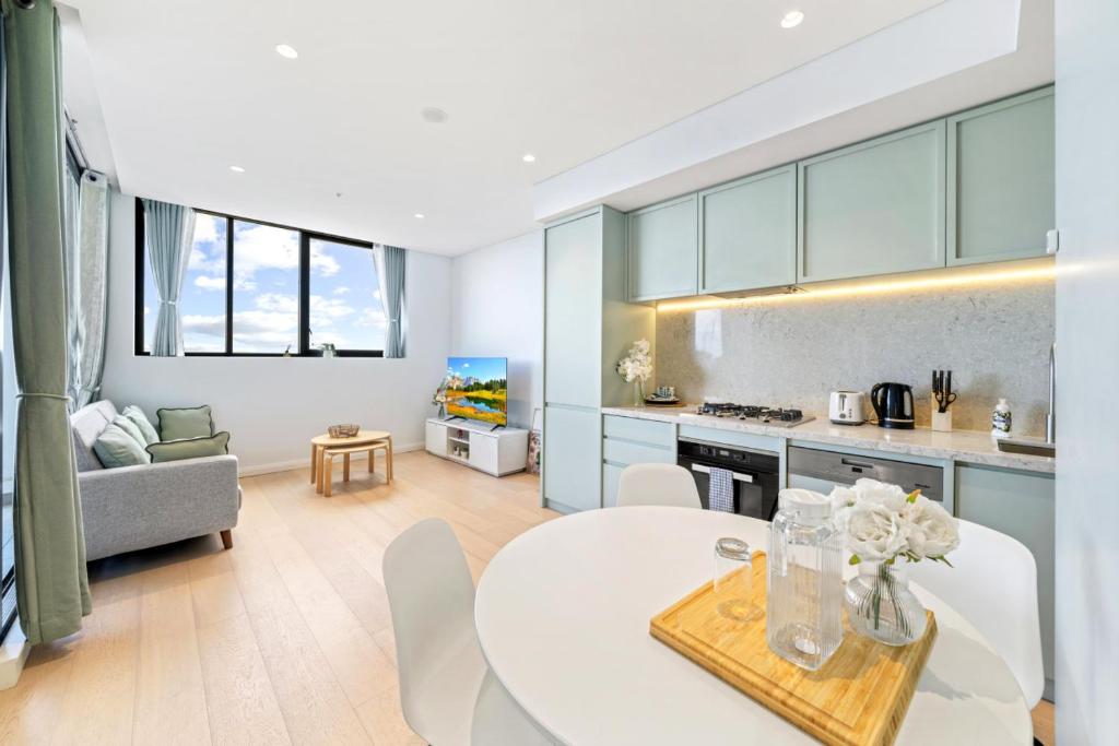 High level urban retreat in Macquarie Park photo 3