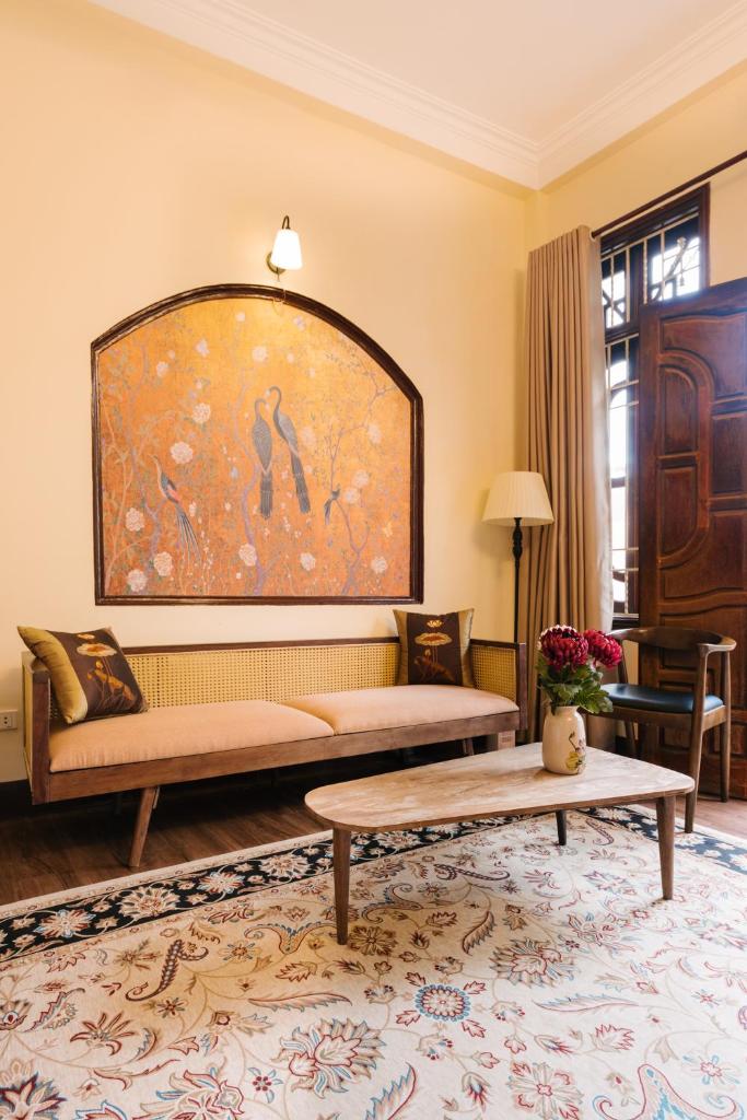 Duplex apartment 106m2 3 rooms with balcony in the center of the old town