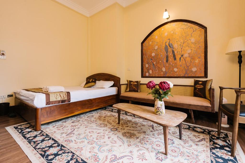 Duplex apartment 106m2 3 rooms with balcony in the center of the old town