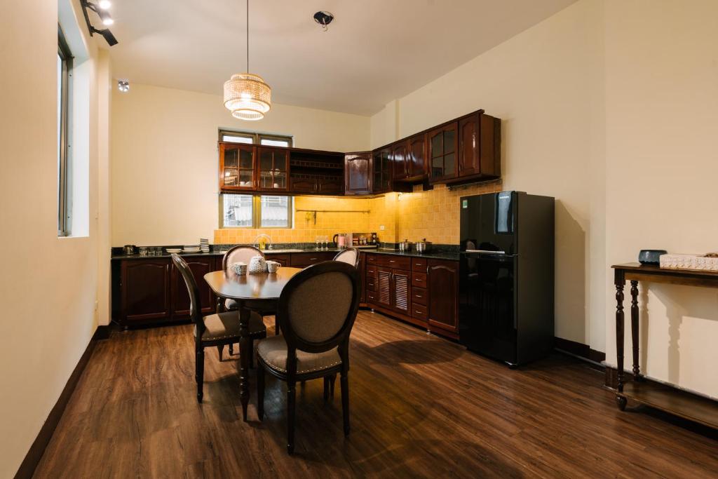 Duplex apartment 106m2 3 rooms with balcony in the center of the old town