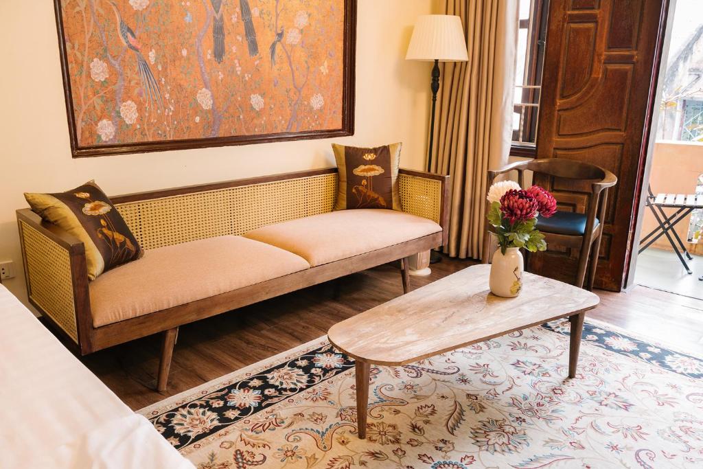 Duplex apartment 106m2 3 rooms with balcony in the center of the old town