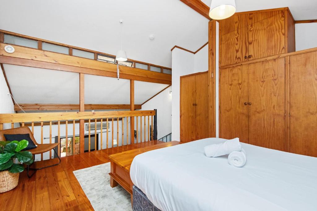 17 Cottesloe - steps from beach - sleeps 2 - Tap to explore photos